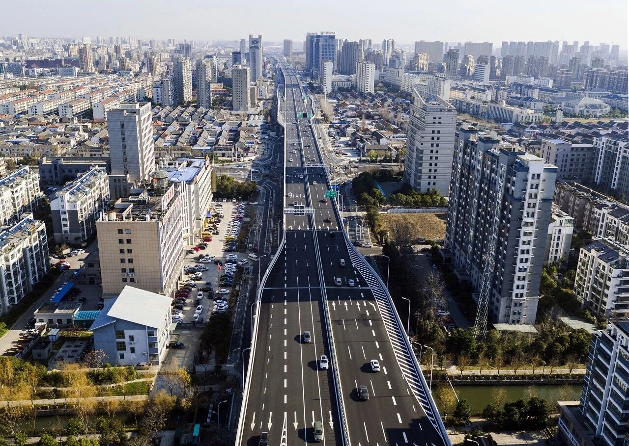 市區(qū)內(nèi)環(huán)高架快速路網(wǎng)三期項目青年路主線.jpg